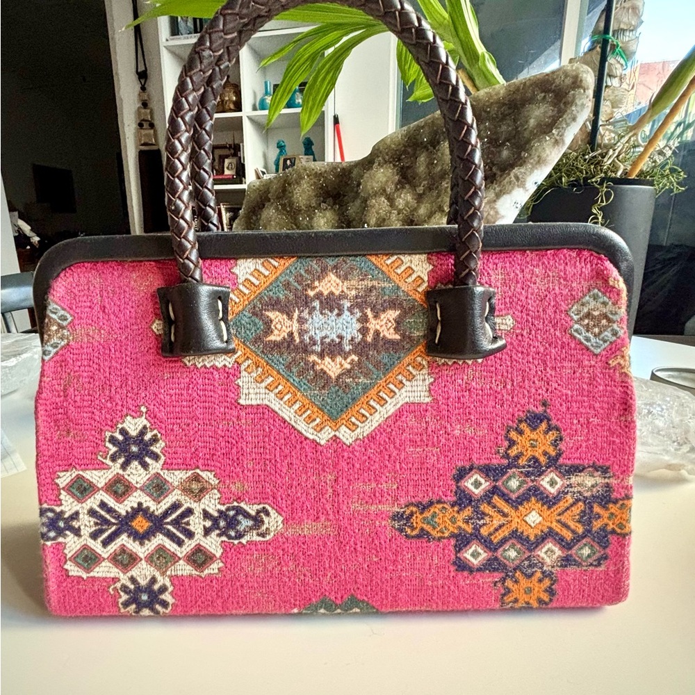 Marian Paquette small structured handbag in Vibrant Pink